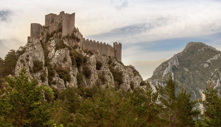 Visiter les Châteaux Cathares en van : un voyage dans l’histoire